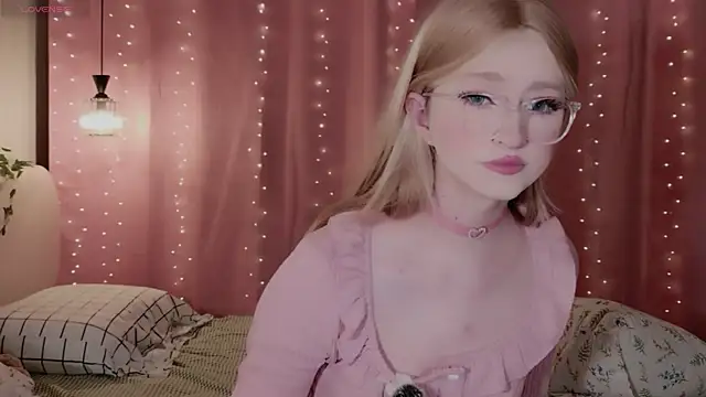 effy dollie online show from 04/17/26, 04:54