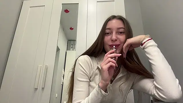 Snapshot of selena_favn chatting on 03/02/26, 02:03 selena favn online show from 03/02/26, 02:03