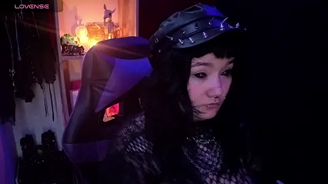 Snapshot of aradia_66 chatting on 05/18/26, 03:35 aradia 66 online show from 05/18/26, 03:35
