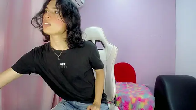 Snapshot of Larry_craft chatting on 02/28/26, 08:10 Larry craft online show from 02/28/26, 08:10