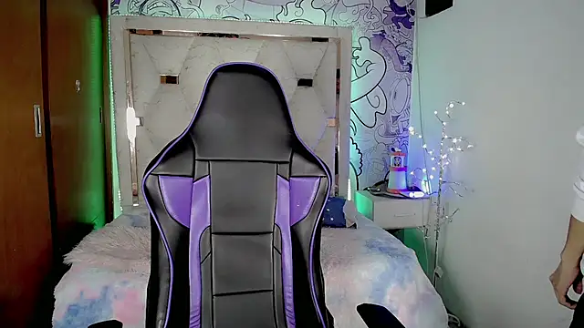 Larry craft online show from 04/21/26, 10:34