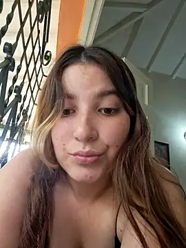 Snapshot of Estelle_Noir chatting on 02/24/26, 08:07 Estelle Noir online show from 02/24/26, 08:07