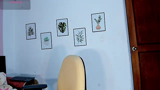 KimTaylorW online show from 04/07/26, 12:44