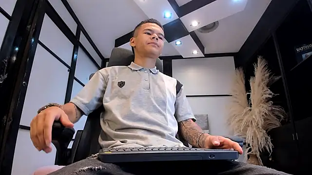 DylanRoyce  online show from 04/10/26, 12:32