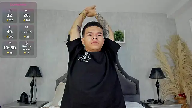 Snapshot of DylanRoyce_ chatting on 05/31/26, 12:34 DylanRoyce online show from 05/31/26, 12:34