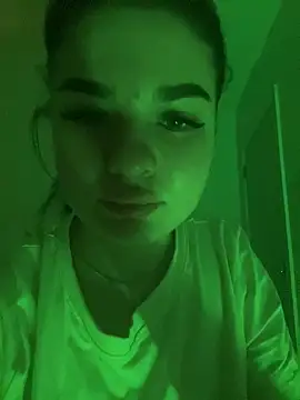 Snapshot of Dariia chatting on 02/24/26, 06:44 Dariia online show from 02/24/26, 06:44