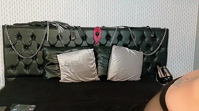 MollyRubio online show from 04/23/26, 01:57