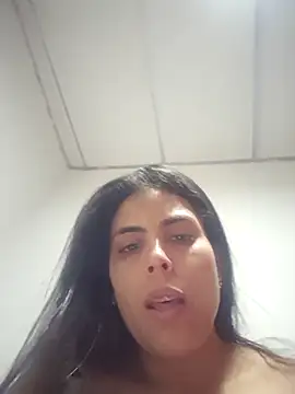 Snapshot of Perla_bella chatting on 03/03/26, 11:27 Perla bella online show from 03/03/26, 11:27