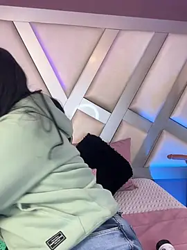 Ashleeyprincess01 online show from 03/18/26, 12:19