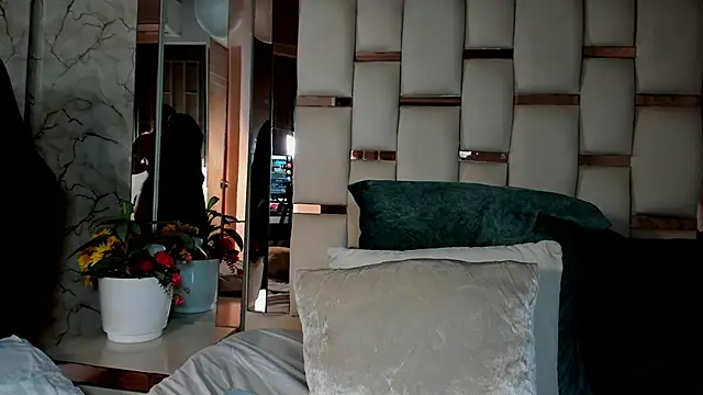 dulce lyraa1 online show from 03/15/26, 08:04