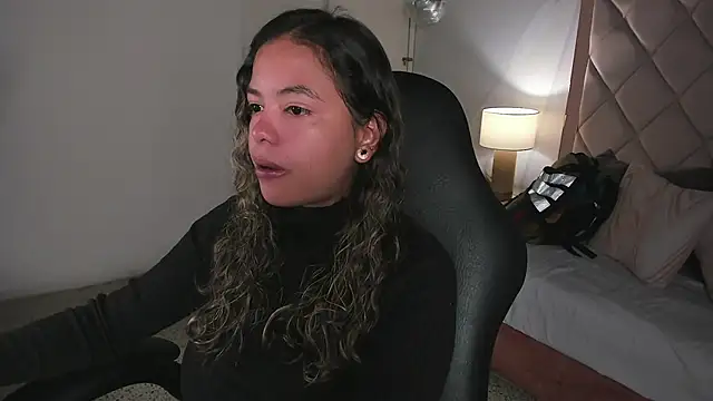 dulce lyraa1 online show from 03/25/26, 04:29