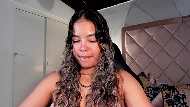 dulce lyraa1 online show from 04/08/26, 04:12