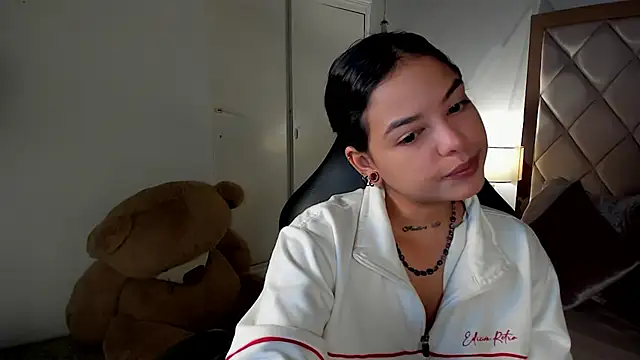 dulce lyraa1 online show from 06/12/26, 04:11