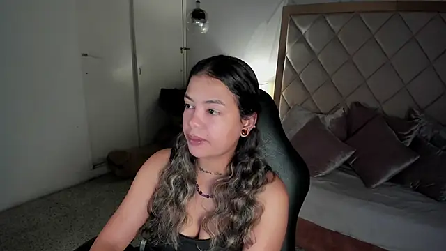 dulce lyraa1 online show from 06/17/26, 04:04
