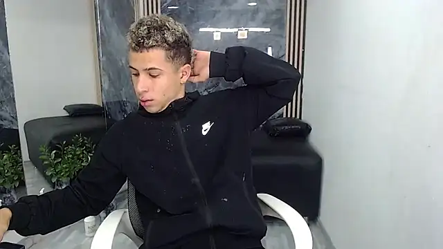 Hollmanhot online show from 04/17/26, 11:35