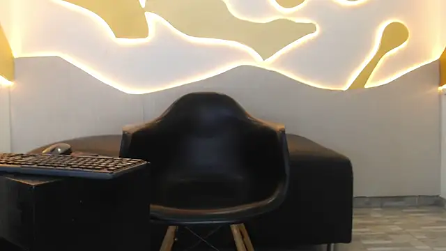 Hollmanhot online show from 05/30/26, 07:55