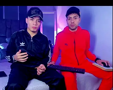 Snapshot of alex_and_christhoper chatting on 02/28/26, 01:39 alex and christhoper online show from 02/28/26, 01:39