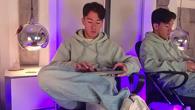 Austin Reedss online show from 04/23/26, 01:02