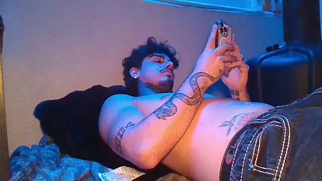 Snapshot of SNAKEARM chatting on 02/24/26, 06:44 SNAKEARM online show from 02/24/26, 06:44