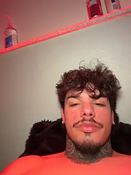 Snapshot of SNAKEARM chatting on 02/24/26, 06:50 SNAKEARM online show from 02/24/26, 06:50