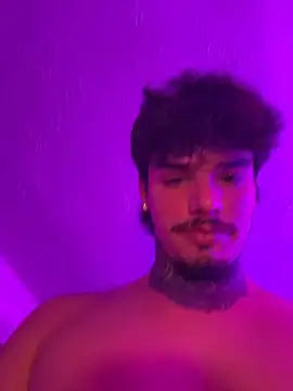 Snapshot of SNAKEARM chatting on 02/25/26, 06:56 SNAKEARM online show from 02/25/26, 06:56