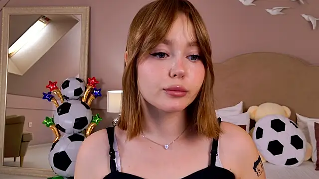 ElaraVance online show from 07/03/26, 05:03