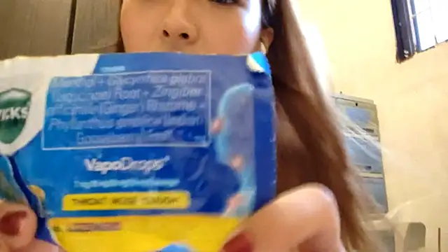 EllieCoconut001 online show from 06/18/26, 10:19