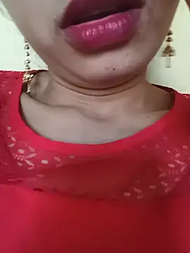 Snapshot of Rashmika_Mandana chatting on 05/15/26, 12:01 Rashmika Mandana online show from 05/15/26, 12:01