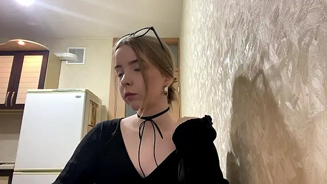 Snapshot of HillaryZelek chatting on 02/28/26, 04:08 HillaryZelek online show from 02/28/26, 04:08