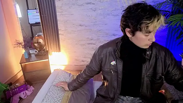 RedHood 1 online show from 03/12/26, 04:18