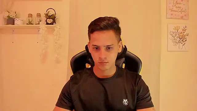 sexy andres01 online show from 04/11/26, 03:00