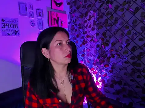 Snapshot of Megan_Collinss1 chatting on 02/25/26, 12:15 Megan Collinss1 online show from 02/25/26, 12:15