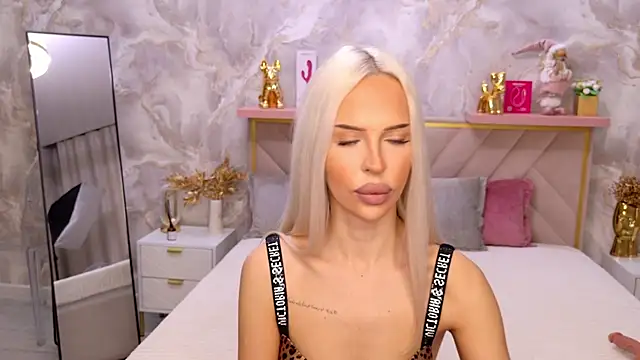 EvaXElfi online show from 04/08/26, 12:21