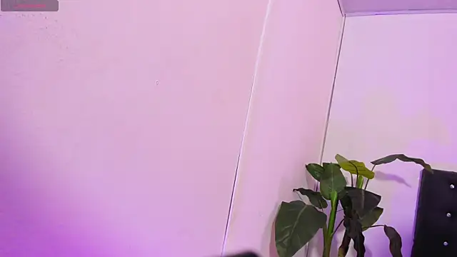 LINDSAY TAY online show from 04/21/26, 03:35