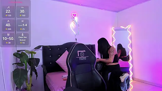 LINDSAY TAY online show from 04/22/26, 03:31