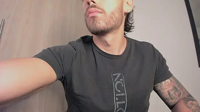 Snapshot of Axel__Blaze chatting on 03/04/26, 01:39 Axel Blaze online show from 03/04/26, 01:39