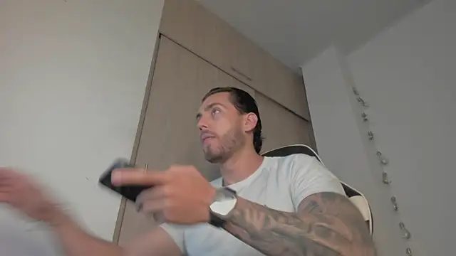 Axel  Blaze online show from 04/08/26, 12:16