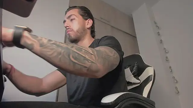 Axel  Blaze online show from 04/23/26, 12:29