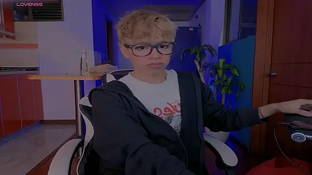 Snapshot of Ryan_sweet chatting on 02/25/26, 01:43 Ryan sweet online show from 02/25/26, 01:43