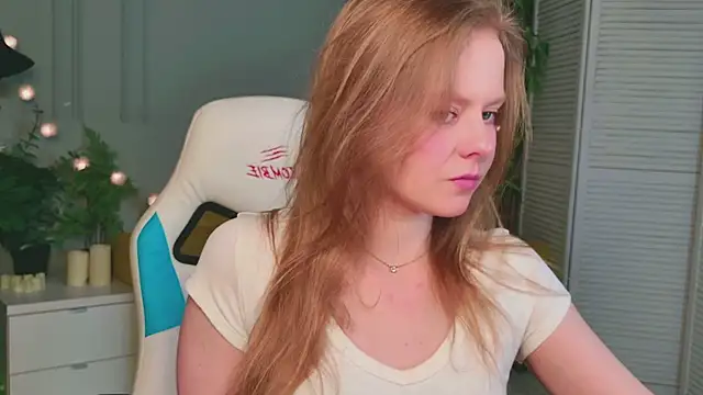 Snapshot of Sophie_Peach_ chatting on 04/25/26, 02:14 Sophie Peach online show from 04/25/26, 02:14