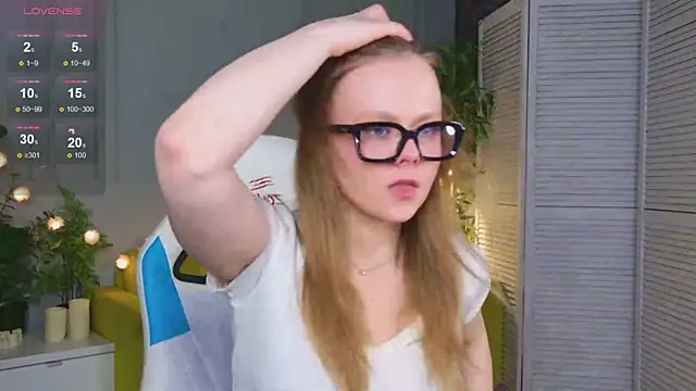 Snapshot of Sophie_Peach_ chatting on 04/27/26, 02:37 Sophie Peach online show from 04/27/26, 02:37