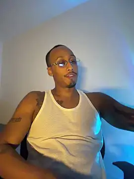 Snapshot of bruno_west chatting on 05/28/26, 04:21 bruno west online show from 05/28/26, 04:21