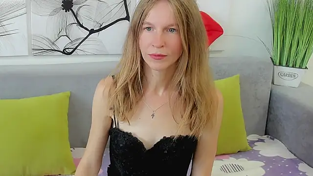Snapshot of Mira_XOo chatting on 07/20/26, 01:57 Mira XOo online show from 07/20/26, 01:57
