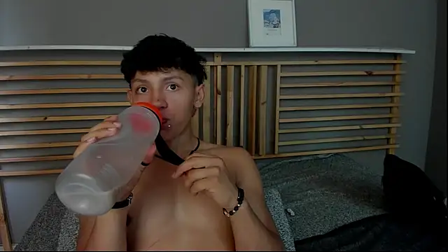 clark ken01 online show from 04/22/26, 09:16