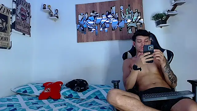 Snapshot of AdamsDvi chatting on 04/14/26, 02:12 AdamsDvi online show from 04/14/26, 02:12