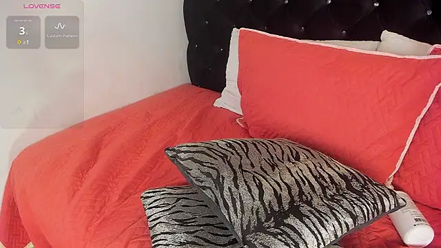 Snapshot of Chloe_rose_1 chatting on 02/25/26, 12:20 Chloe rose 1 online show from 02/25/26, 12:20