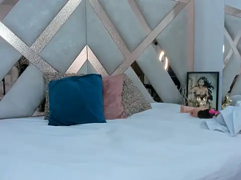 Nikol Lopez  online show from 03/04/26, 03:12