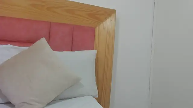 Nikol Lopez  online show from 06/03/26, 03:20