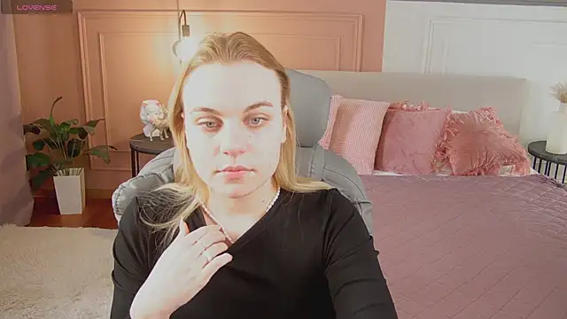 Glow Margo online show from 04/14/26, 01:11