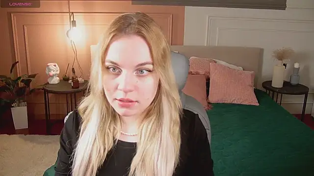 Glow Margo online show from 04/23/26, 01:07